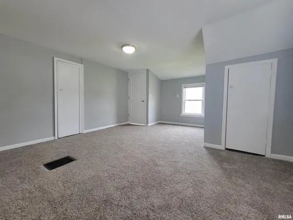$168,000 | 123 Holland Court, Creve Coeur, IL 61610