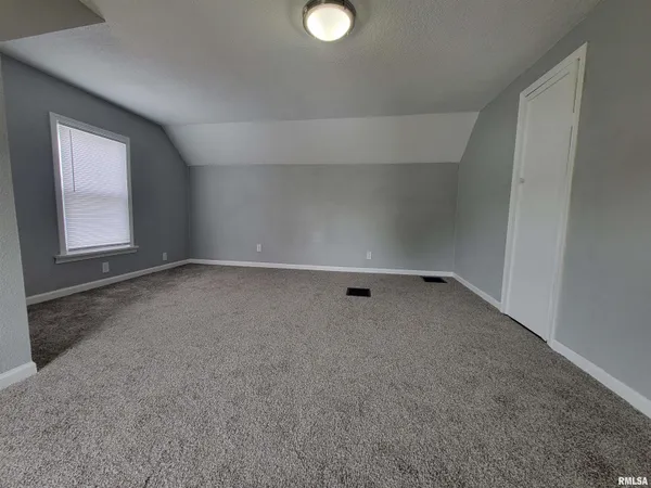 $168,000 | 123 Holland Court, Creve Coeur, IL 61610