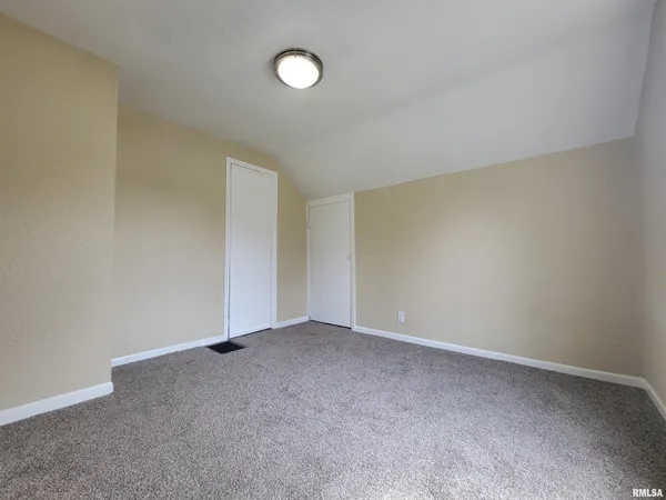 $168,000 | 123 Holland Court, Creve Coeur, IL 61610