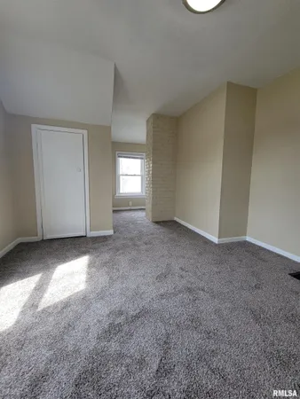 $168,000 | 123 Holland Court, Creve Coeur, IL 61610