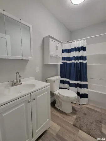 $168,000 | 123 Holland Court, Creve Coeur, IL 61610