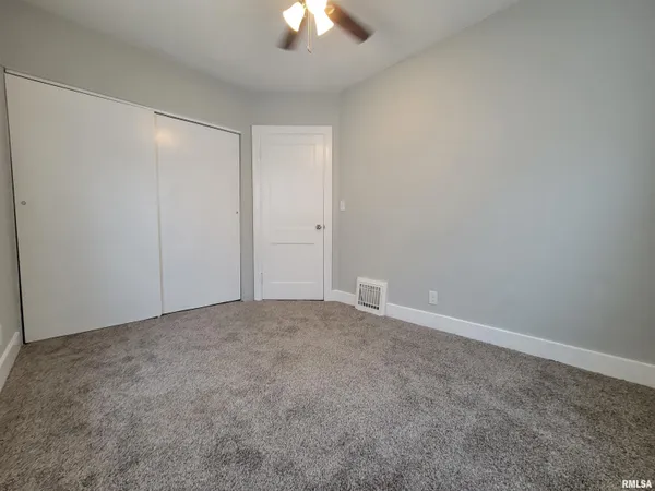 $168,000 | 123 Holland Court, Creve Coeur, IL 61610