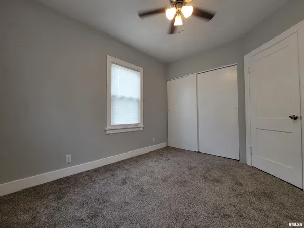 $168,000 | 123 Holland Court, Creve Coeur, IL 61610