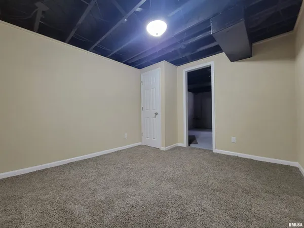 $168,000 | 123 Holland Court, Creve Coeur, IL 61610