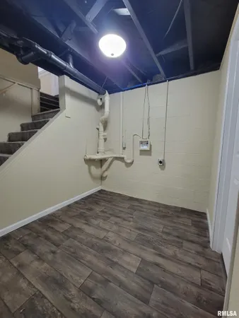 $168,000 | 123 Holland Court, Creve Coeur, IL 61610