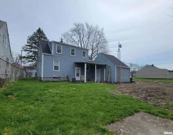 $168,000 | 123 Holland Court, Creve Coeur, IL 61610