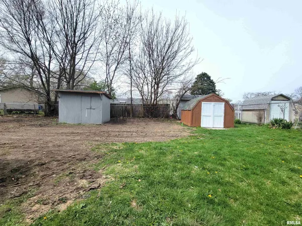 $168,000 | 123 Holland Court, Creve Coeur, IL 61610