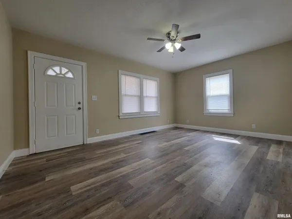 $168,000 | 123 Holland Court, Creve Coeur, IL 61610