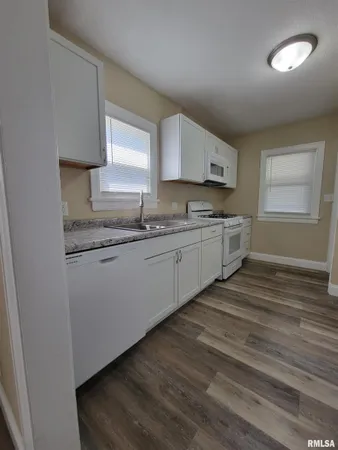$168,000 | 123 Holland Court, Creve Coeur, IL 61610