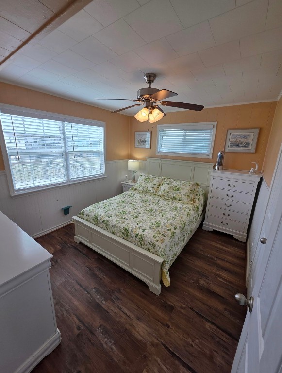 407 Seashell Drive Surfside Beach, TX 77541 - Photo 9 of 18 a living room with couch and window