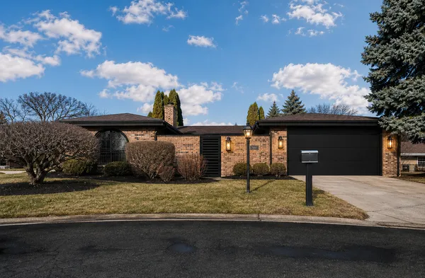 $895,000 | 2504 Windsor Lane, Northbrook, IL 60062