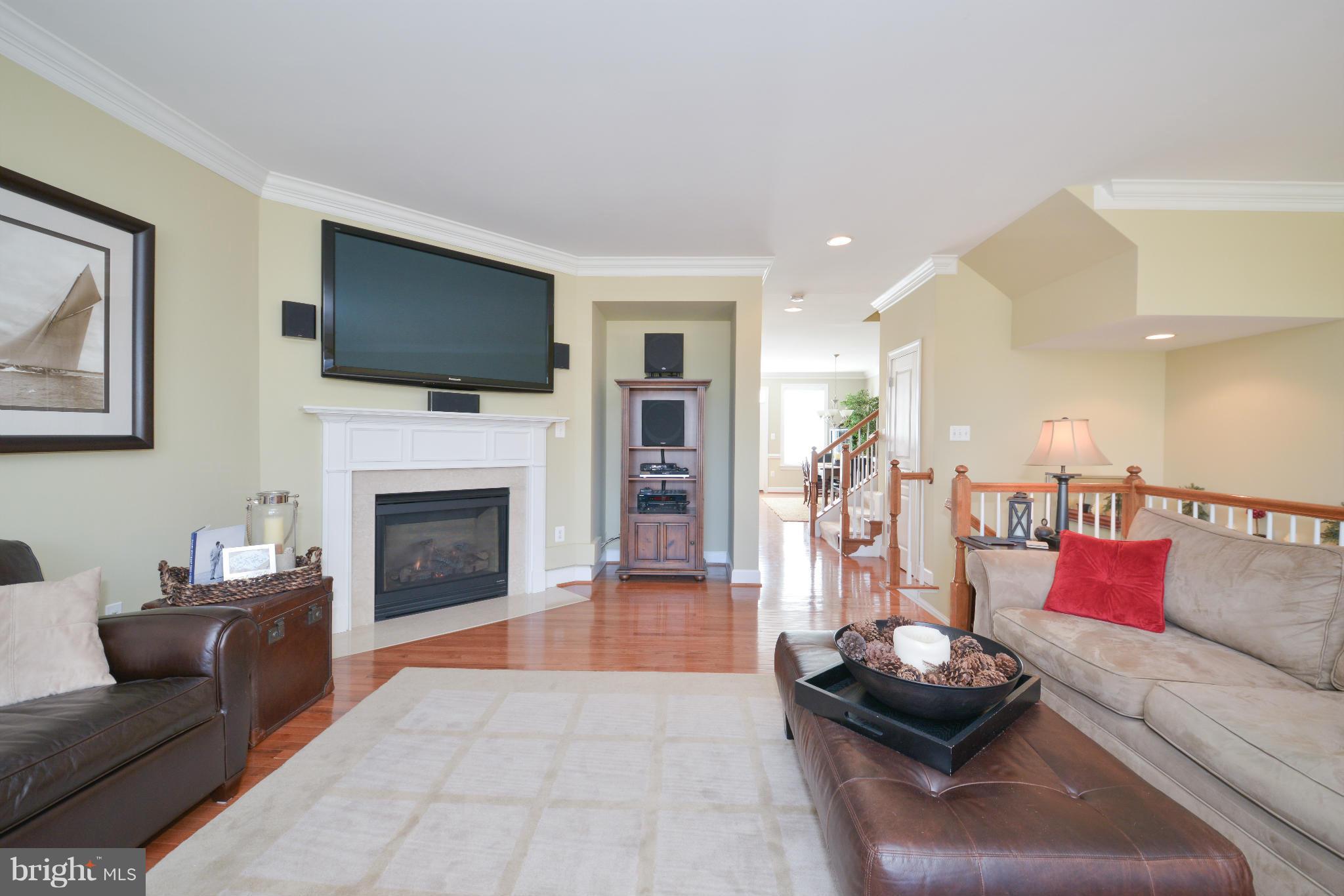405 Spring Street Herndon, VA 20170 - Photo 20 of 28 Living Room