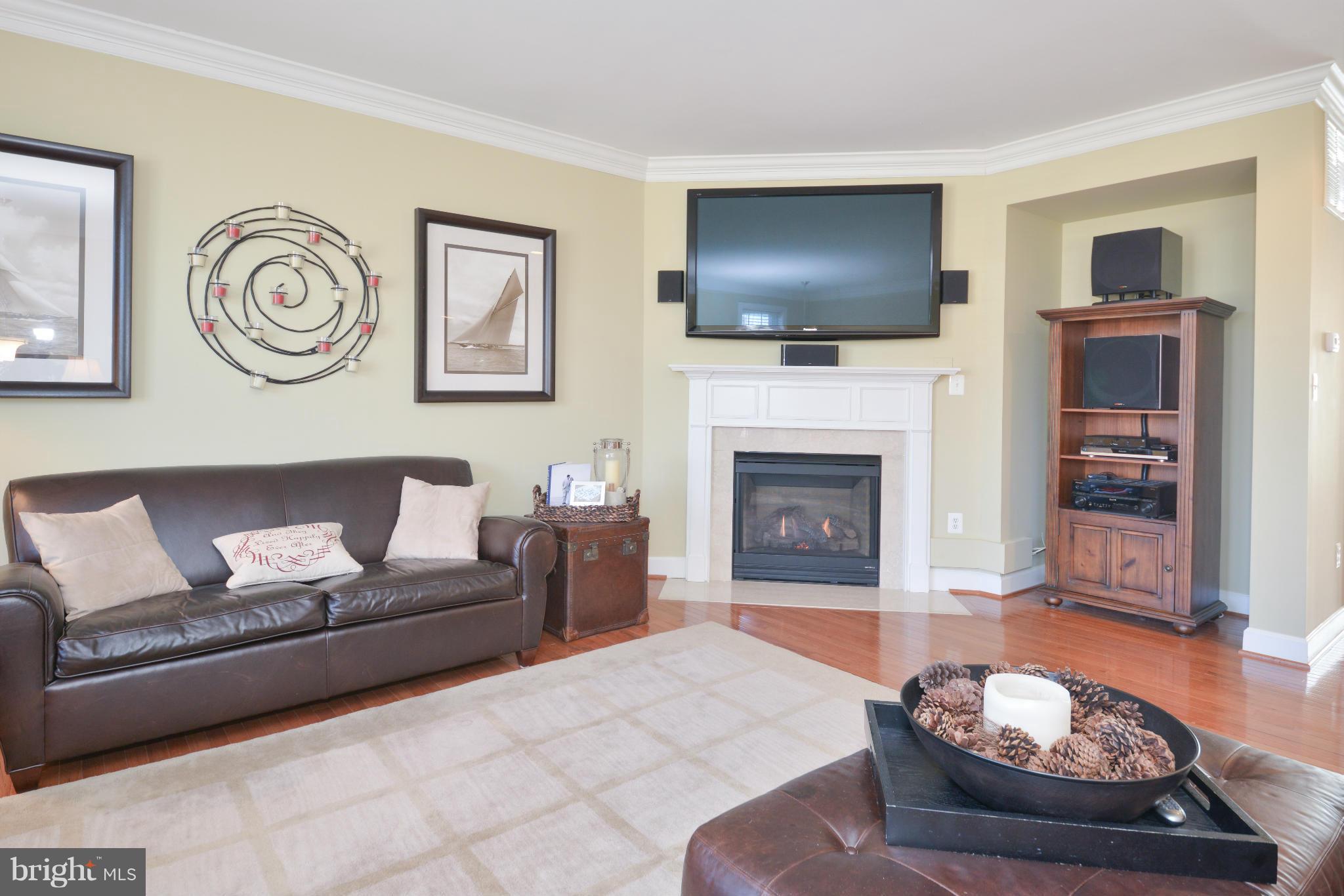 405 Spring Street Herndon, VA 20170 - Photo 21 of 28 Living Room