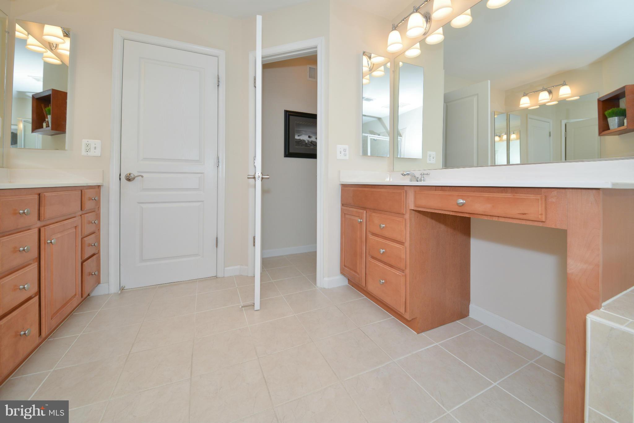 405 Spring Street Herndon, VA 20170 - Photo 27 of 28 Bath (Master)