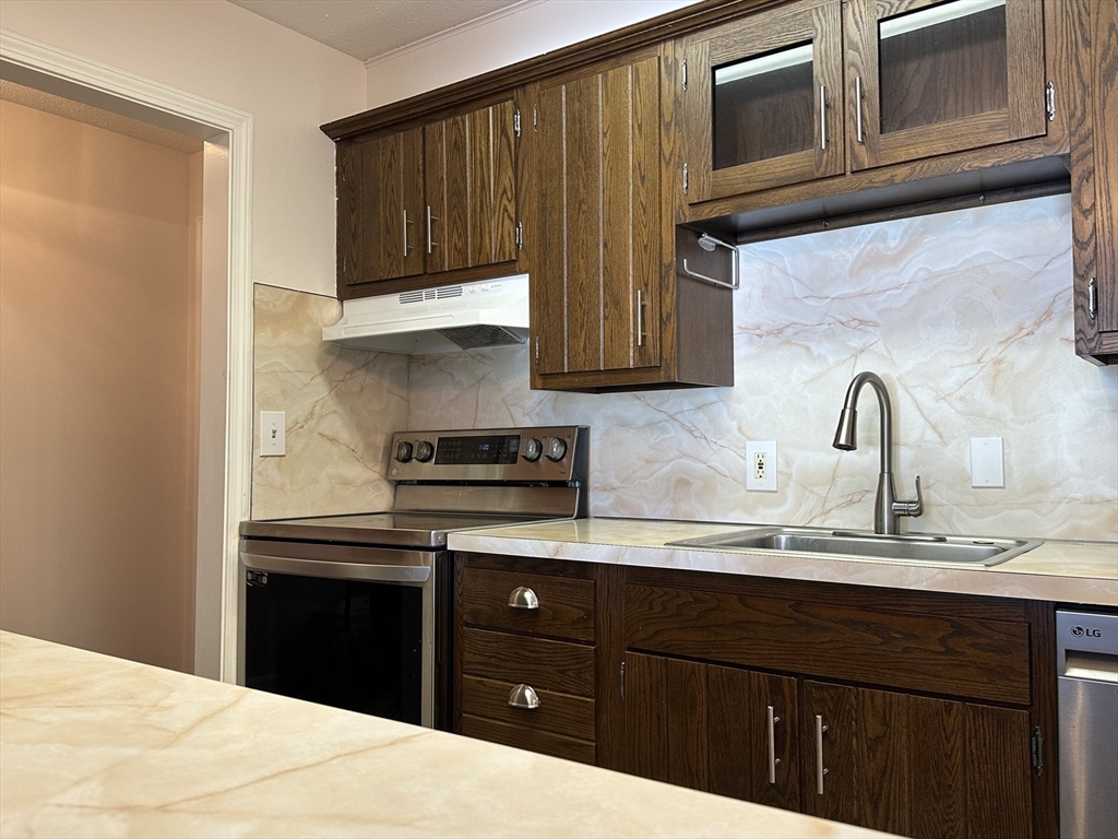 324 Russell Road, Unit 109 Westfield, MA 01085 - Photo 4 of 13