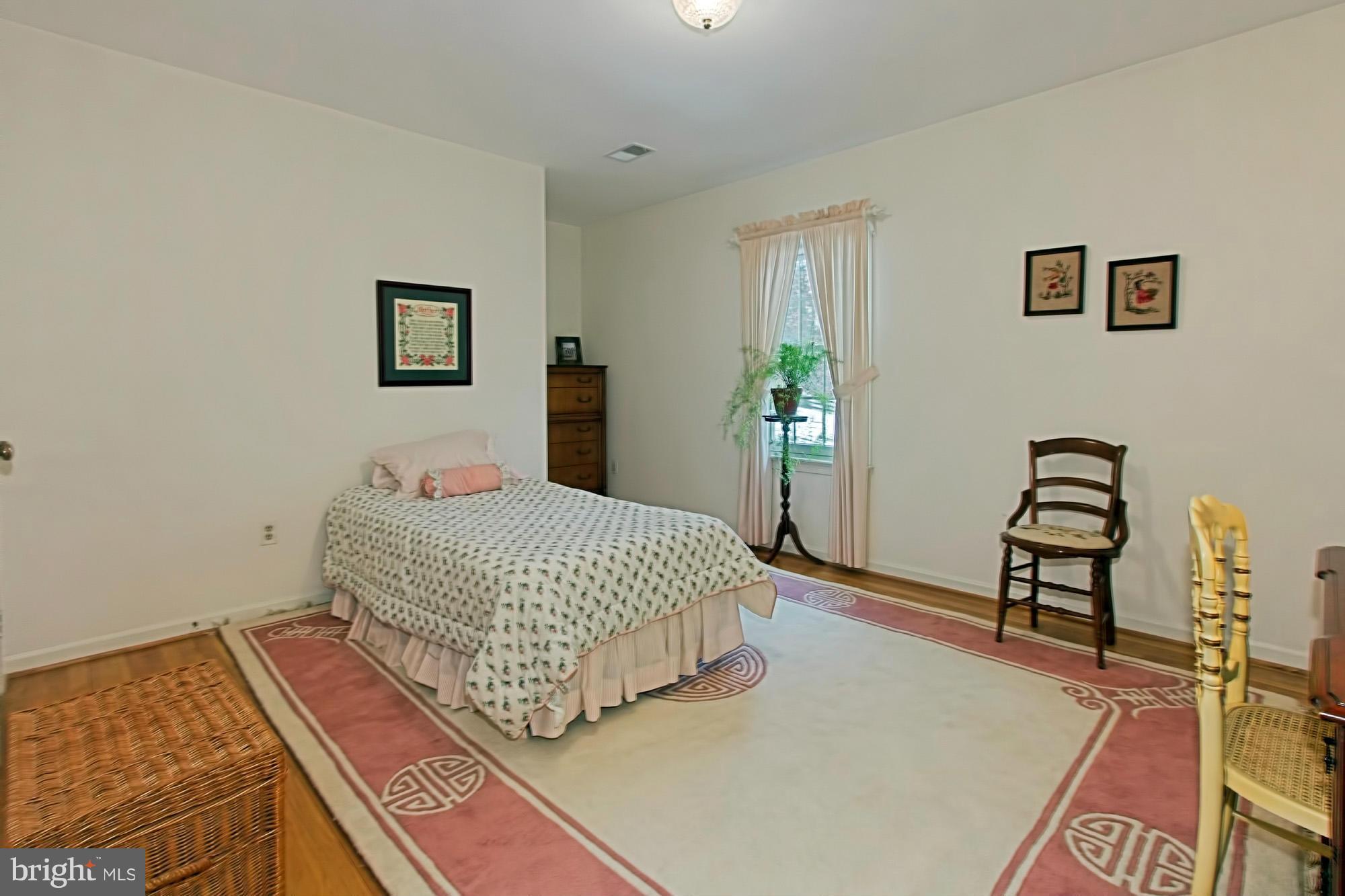 2501 Leeds Road Oakton, VA 22124 - Photo 18 of 30 Bedroom