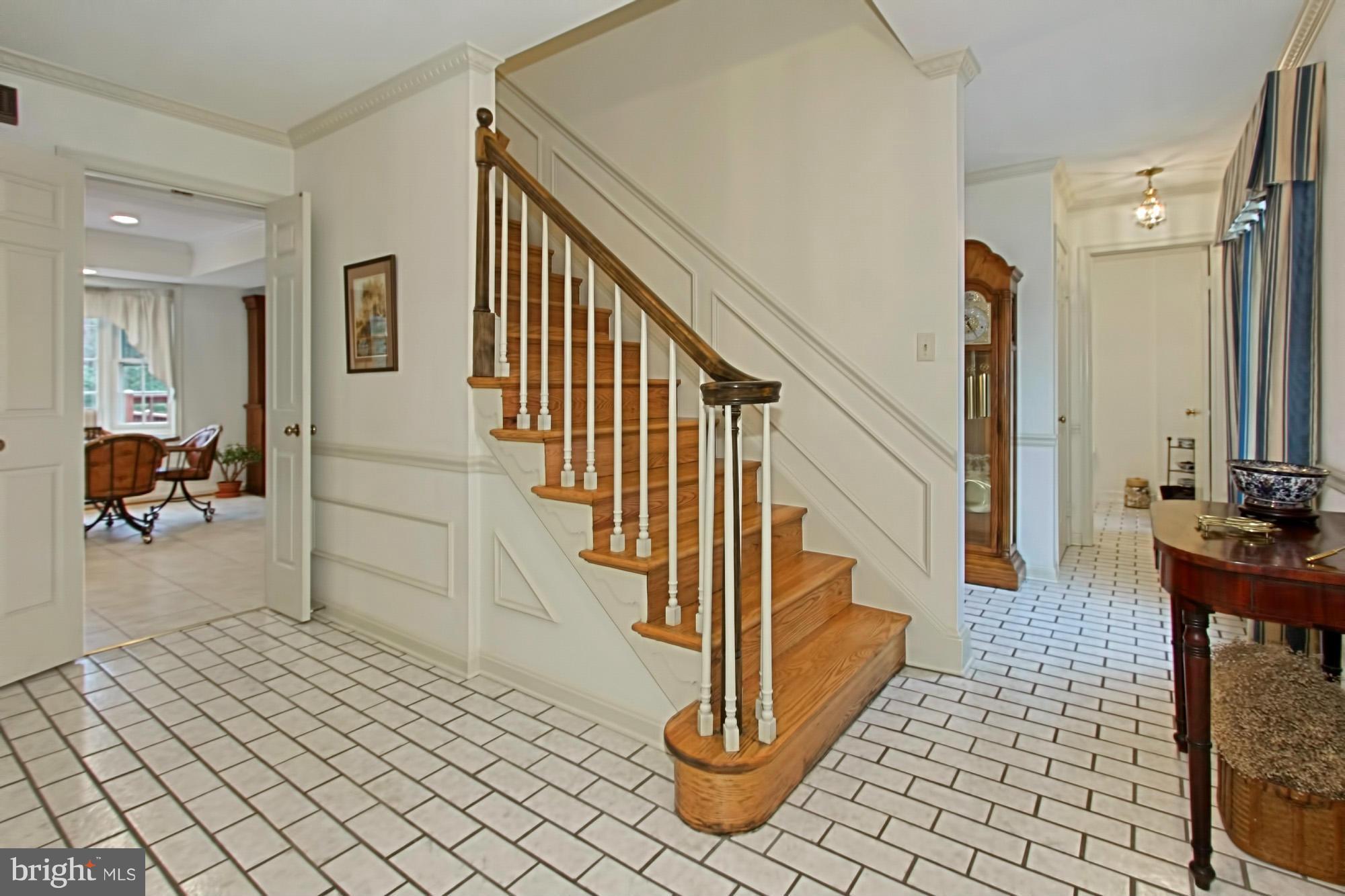 2501 Leeds Road Oakton, VA 22124 - Photo 3 of 30 Foyer