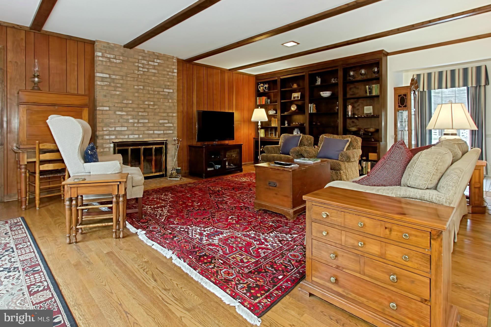 2501 Leeds Road Oakton, VA 22124 - Photo 10 of 30 Family Room