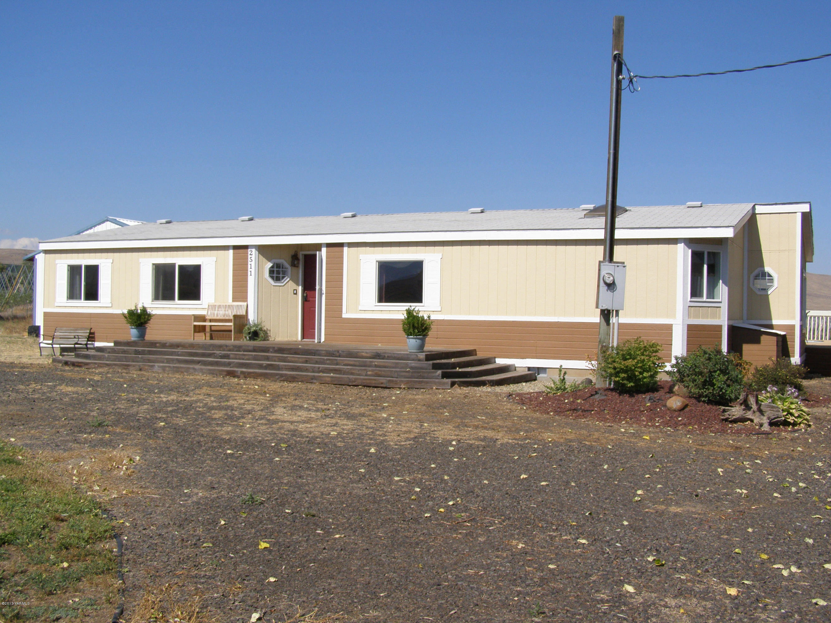 2511 Cook Road Yakima, WA 98908 - Photo 2 of 27 a backyard of a house with yard and outdoor seating