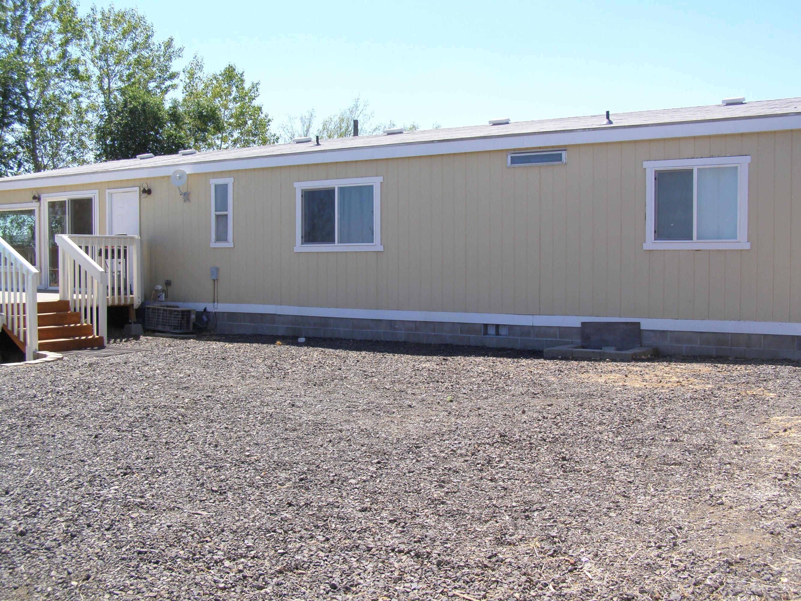 2511 Cook Road Yakima, WA 98908 - Photo 21 of 27 front view of a house