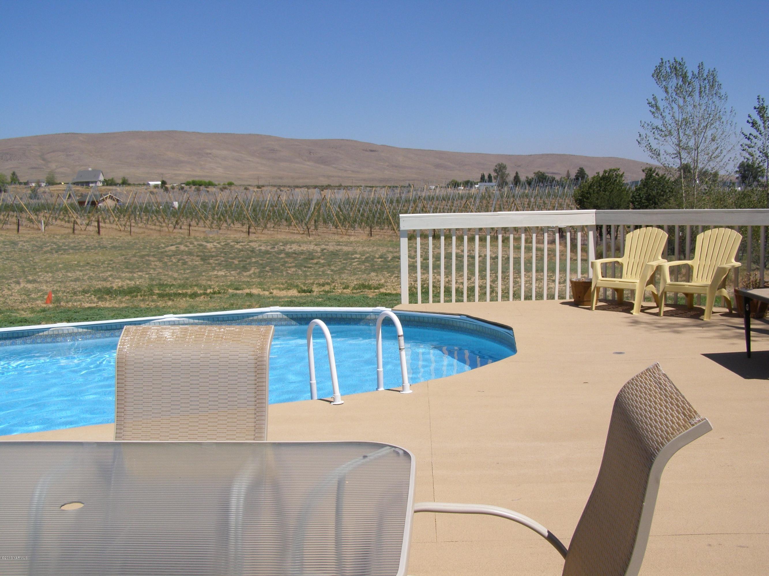 2511 Cook Road Yakima, WA 98908 - Photo 24 of 27 a view of a swimming pool with a terrace