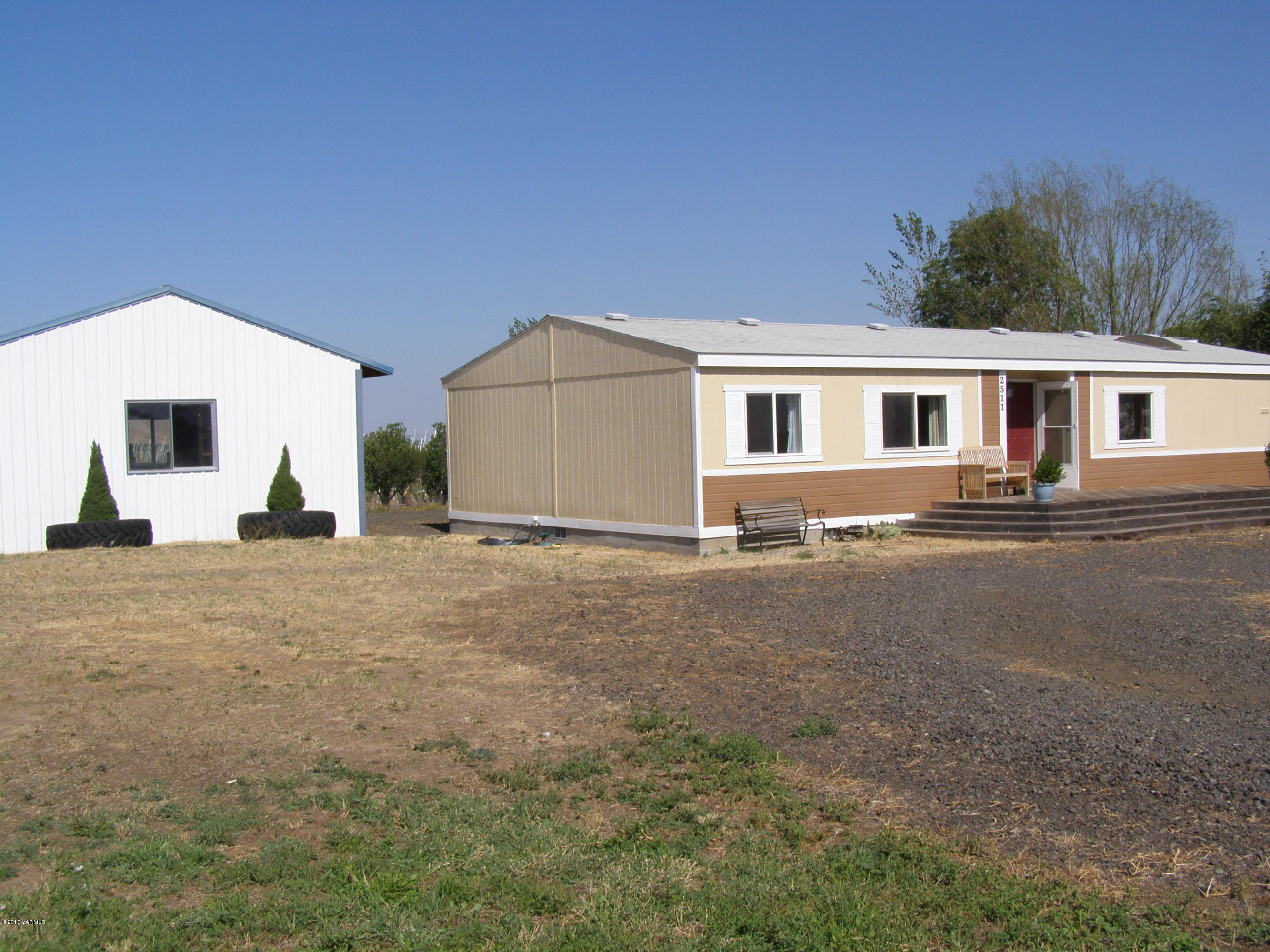 2511 Cook Road Yakima, WA 98908 - Photo 27 of 27 a front view of a house with garden