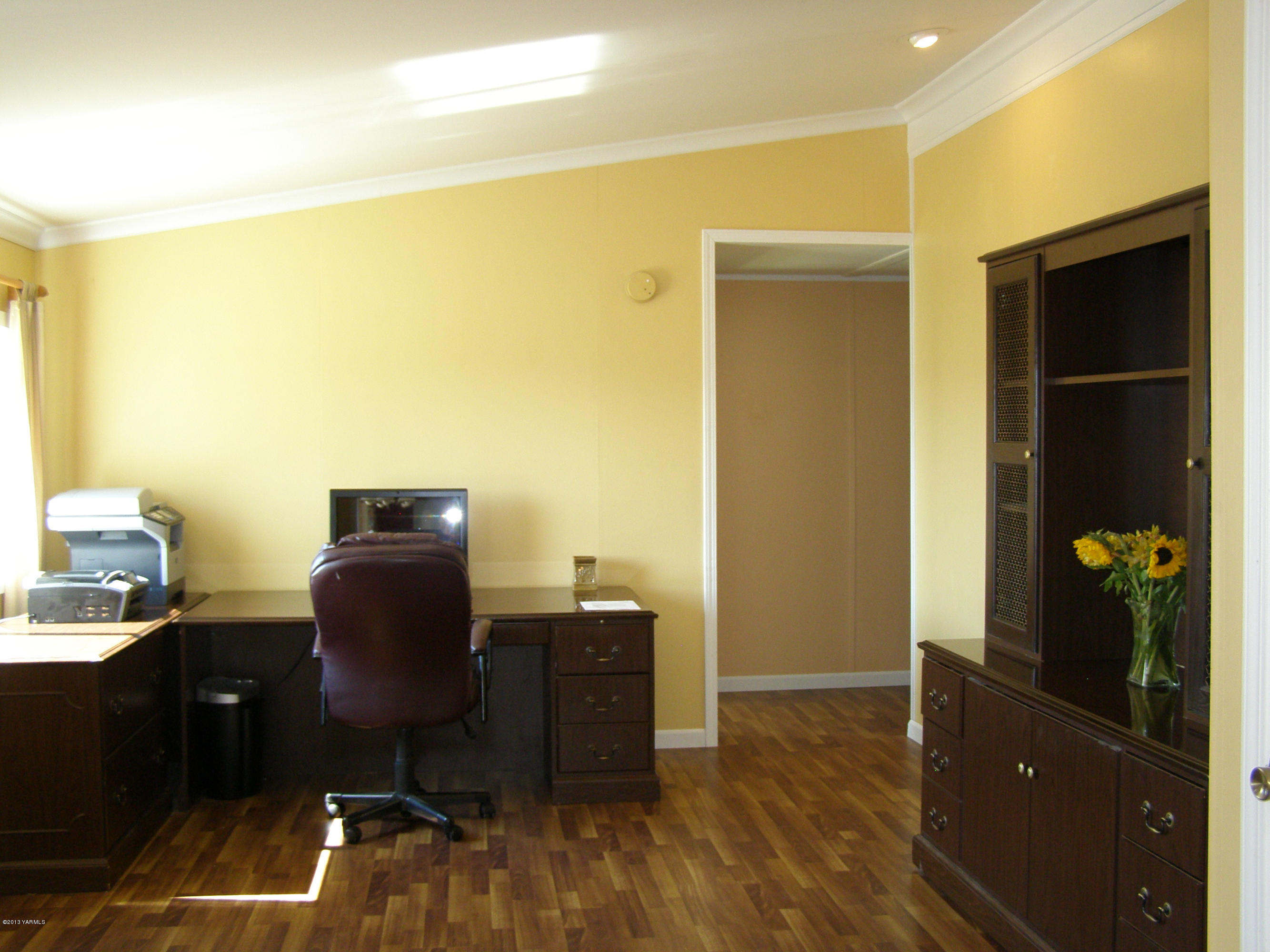 2511 Cook Road Yakima, WA 98908 - Photo 7 of 27 a workspace with furniture and wooden floor