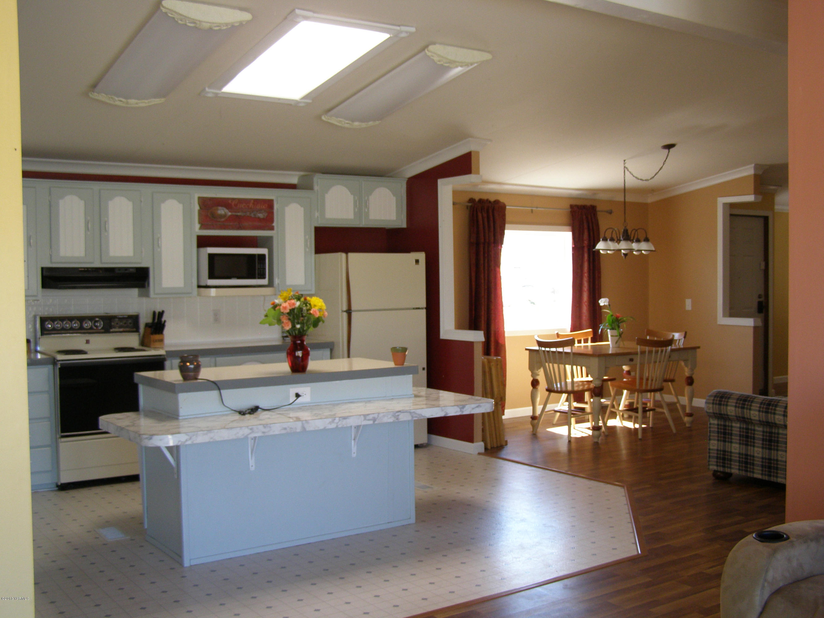 2511 Cook Road Yakima, WA 98908 - Photo 9 of 27 a kitchen with a sink stove and cabinets