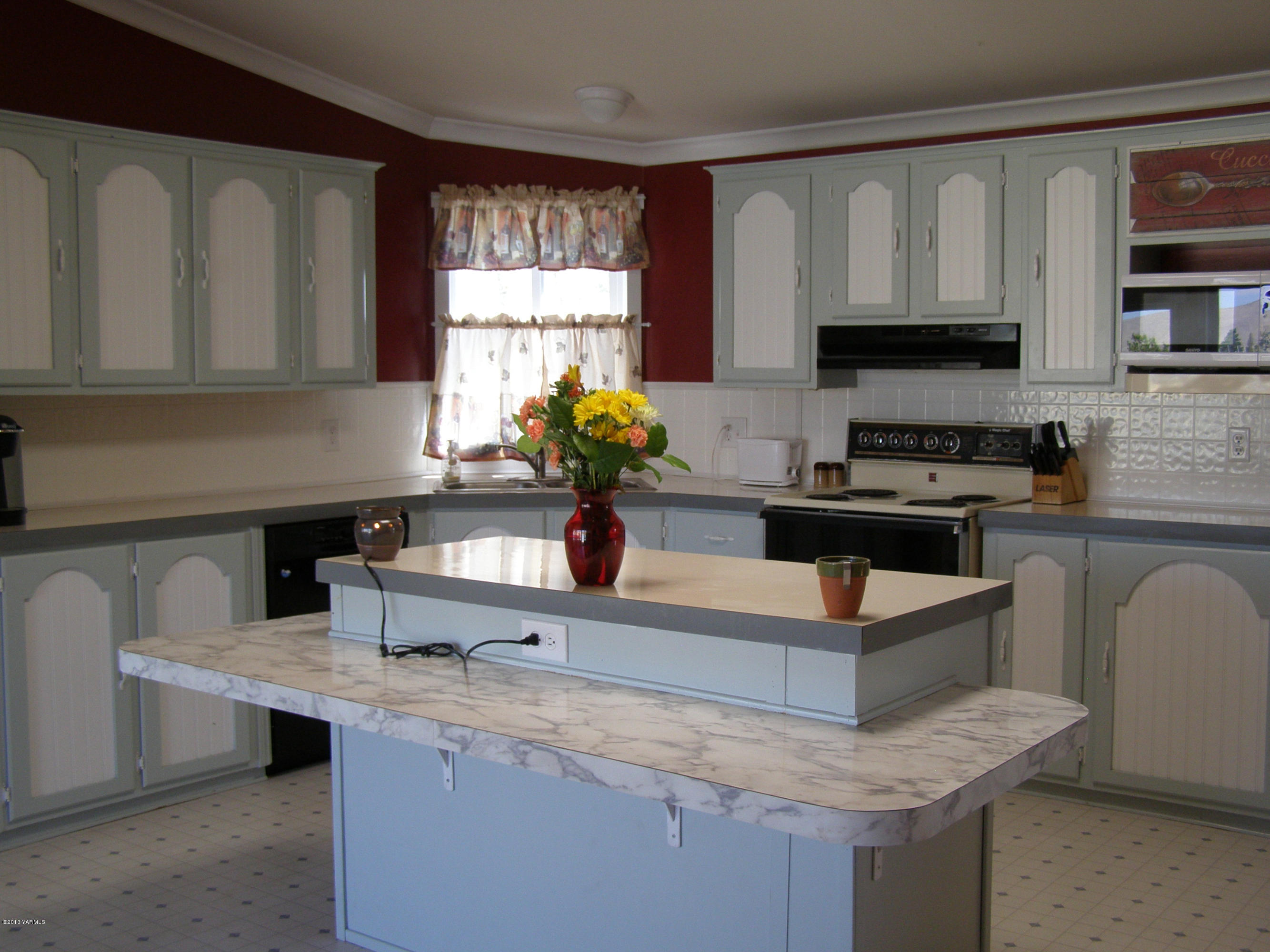 2511 Cook Road Yakima, WA 98908 - Photo 10 of 27 a kitchen with stainless steel appliances granite countertop a sink a stove and a microwave