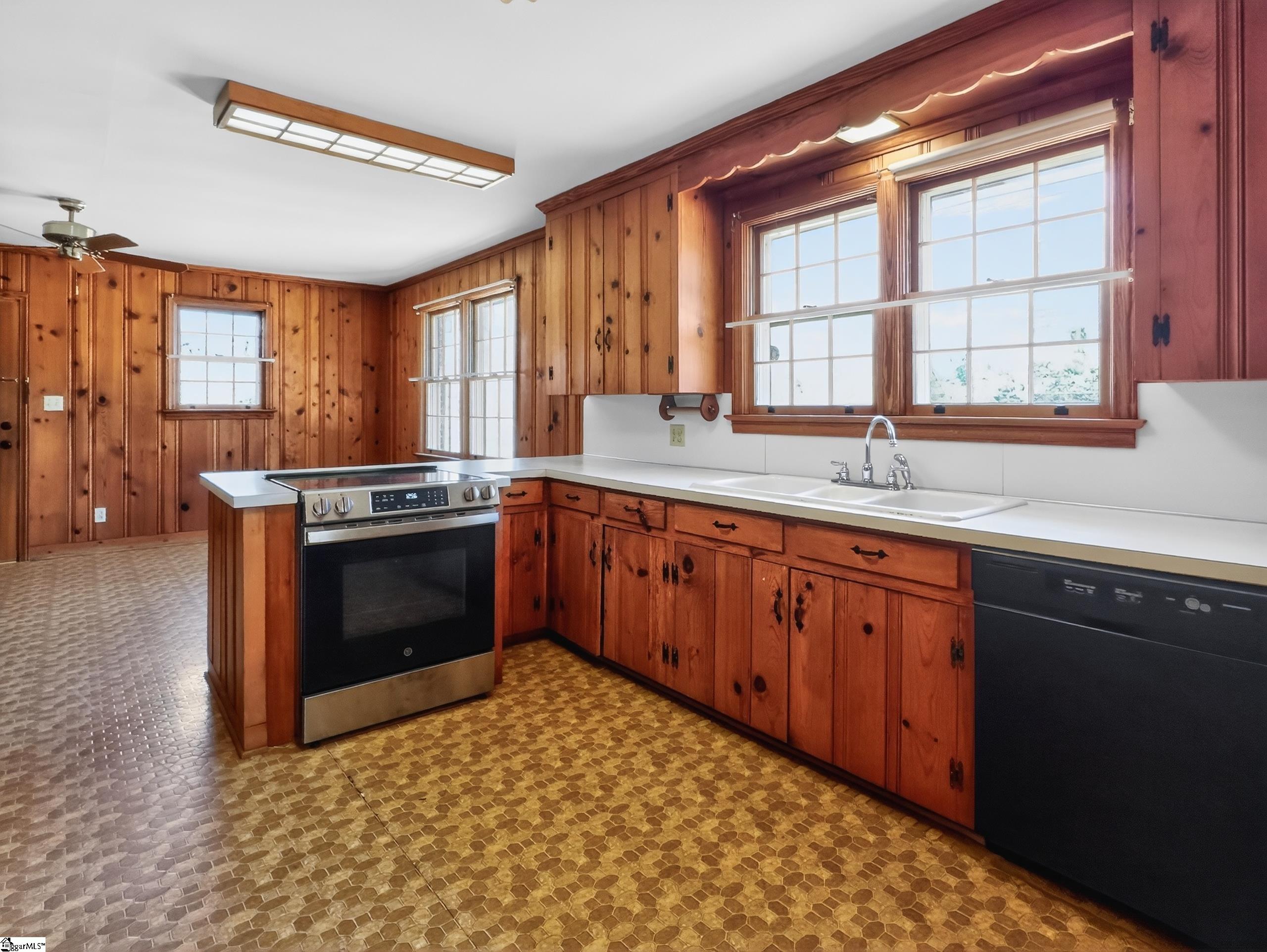 309 Kings Road Anderson, SC 29621 - Photo 7 of 41