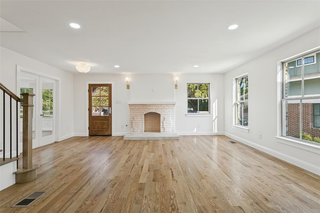 1821 Warner Road Fort Worth, TX 76110 - Photo 4 of 25 Gallery Image 4