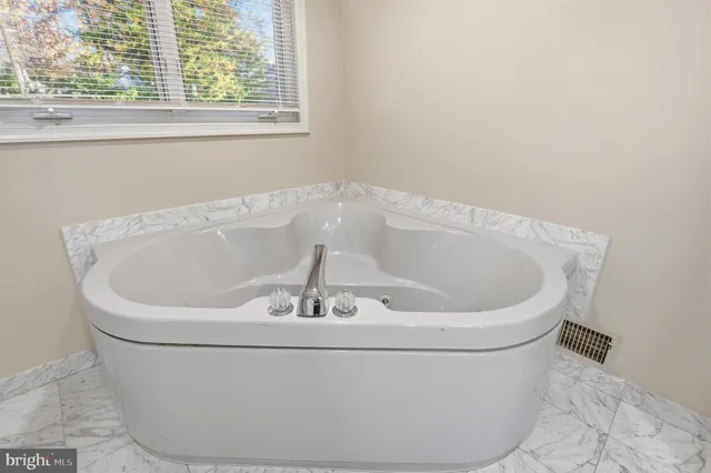 $5,200 | 5715 Massachusetts Avenue, Bethesda, MD 20816