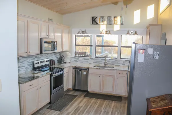 $518,000 | 146 Creekside Estates, Onalaska, TX 77360