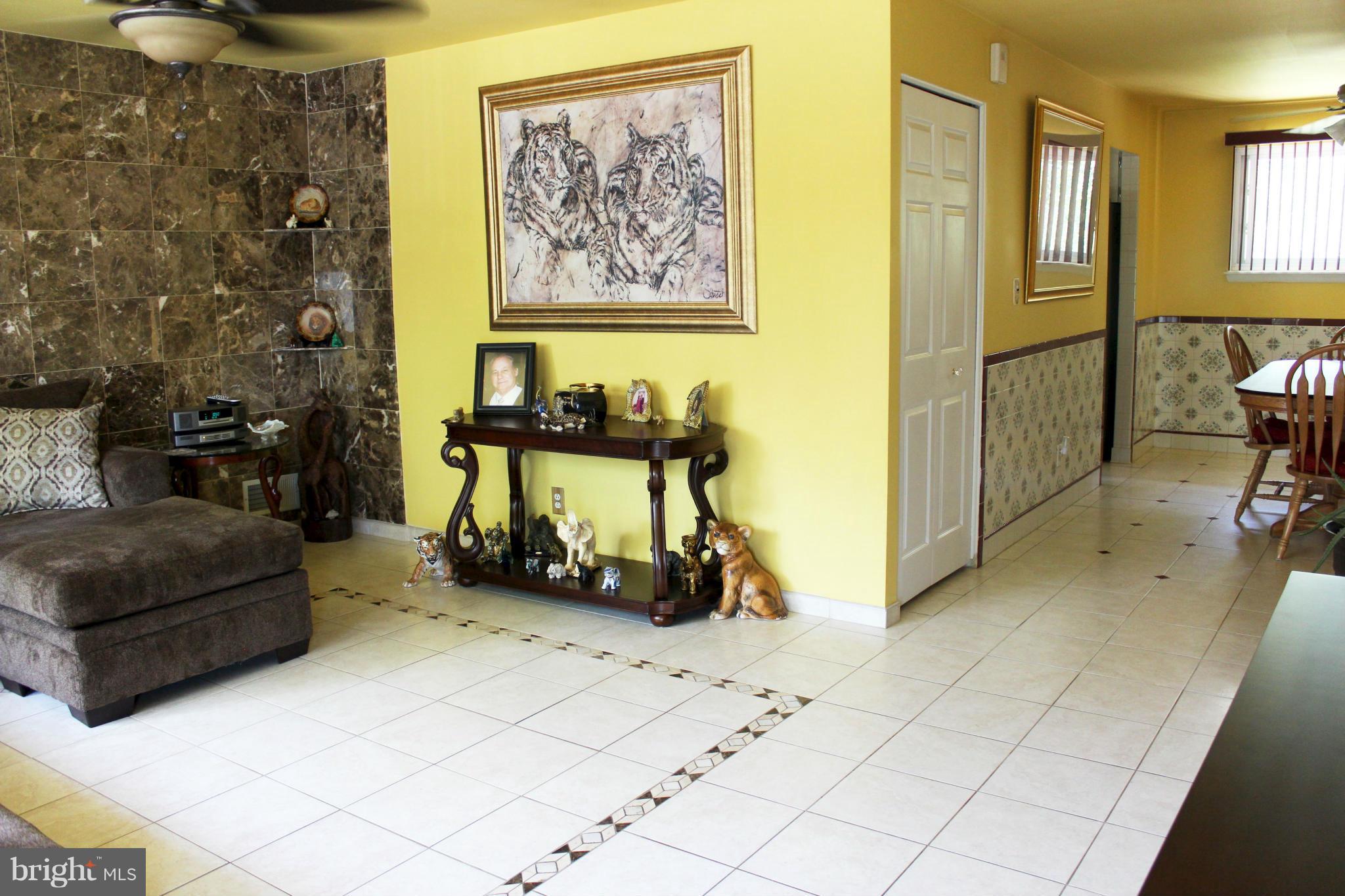 8900 Maplebrook Road Randallstown, MD 21133 - Photo 8 of 30 Living Room