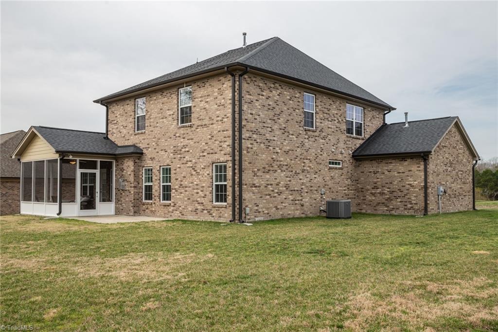 2826 Fallin Court High Point, NC 27262 - Photo 38 of 45