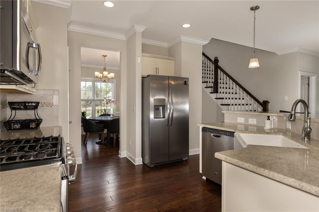 2826 Fallin Court High Point, NC 27262 - Photo 6 of 45