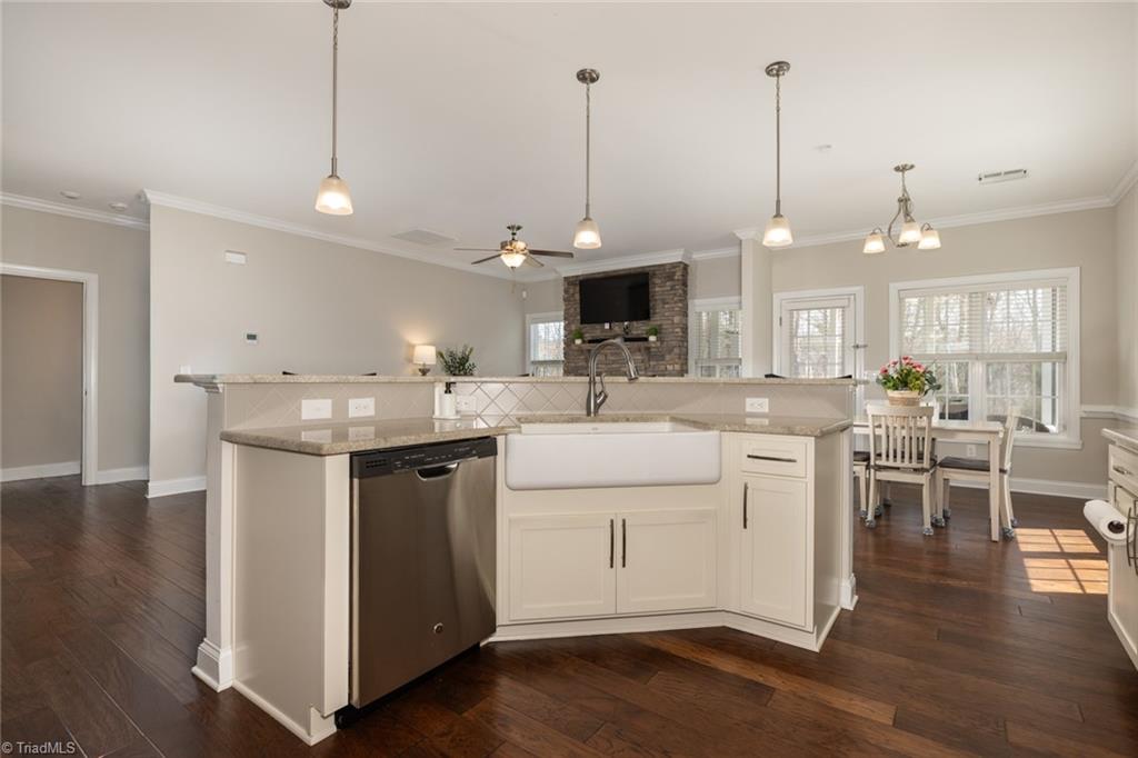 2826 Fallin Court High Point, NC 27262 - Photo 9 of 45