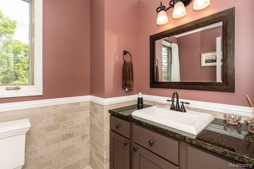 2072 Ridgefield Court Rochester Hills, MI 48306 - Photo 18 of 41