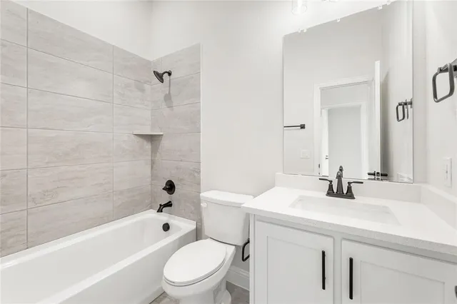 an empty room with windows and ceiling fan