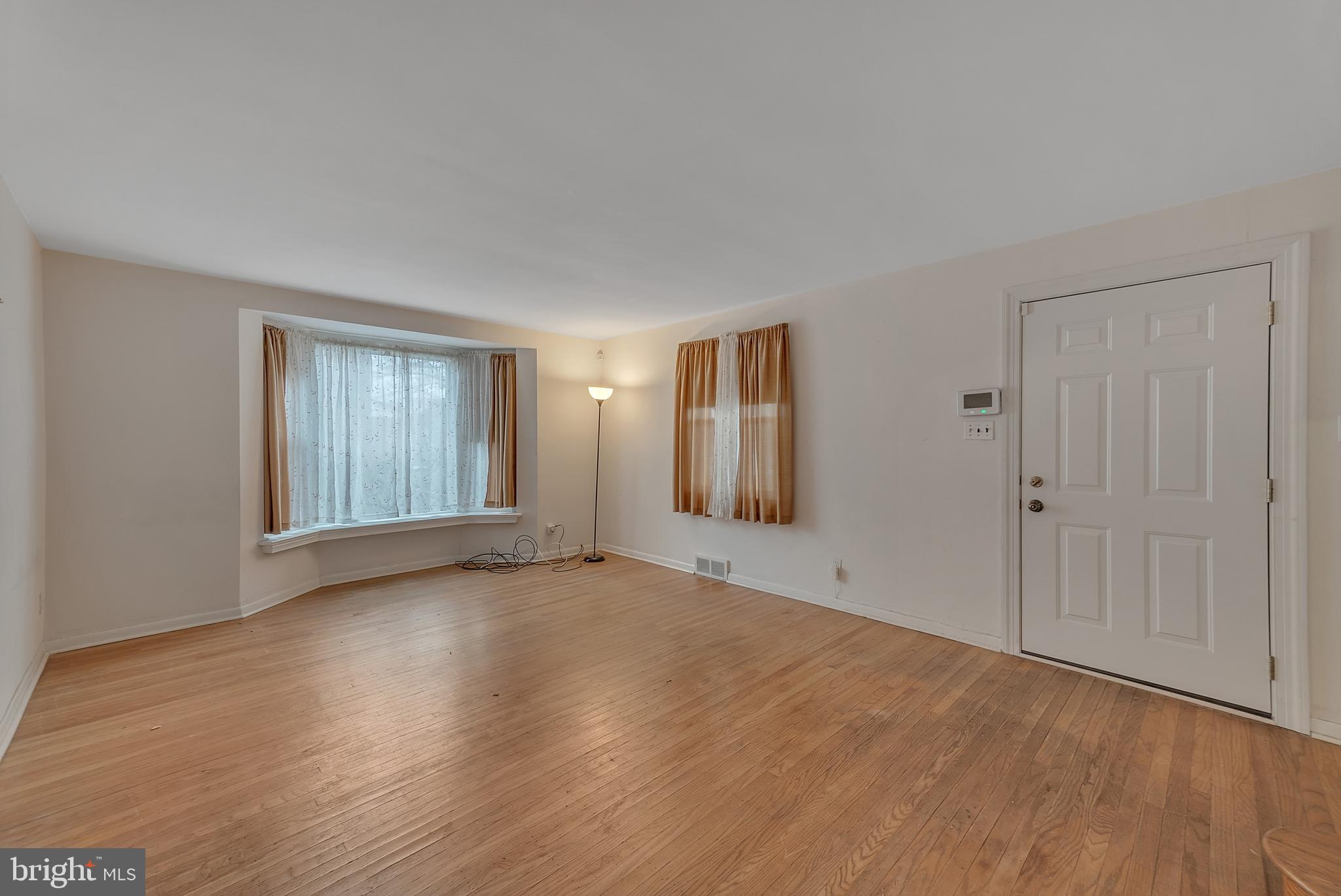 49 Dewey Road Cheltenham, PA 19012 - Photo 6 of 30 Living Room
