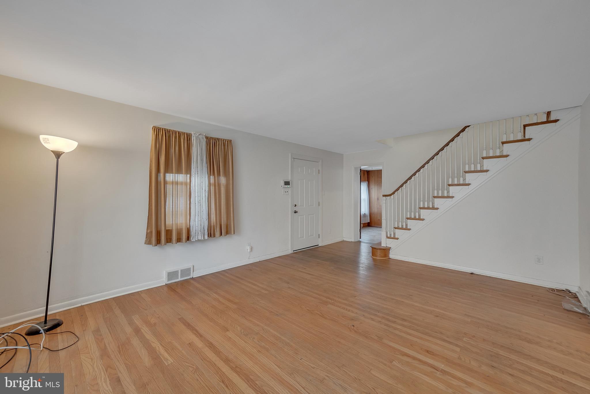 49 Dewey Road Cheltenham, PA 19012 - Photo 8 of 30 Living Room