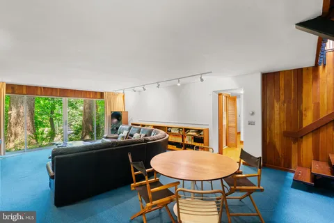 $950,000 | 401 Willington Drive, Silver Spring, MD 20904