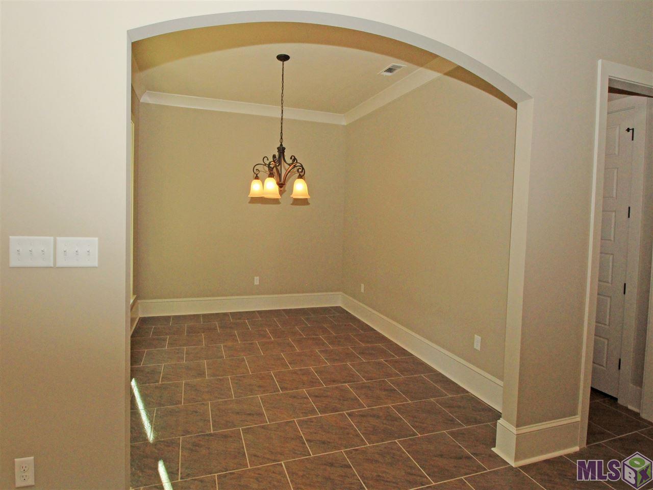 6517 Muir Street Baton Rouge, LA 70817 - Photo 13 of 31 Archway into Dining Room