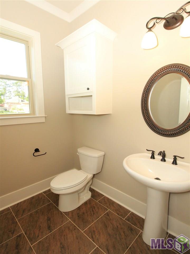 6517 Muir Street Baton Rouge, LA 70817 - Photo 16 of 31 Half Bath off Kitchen