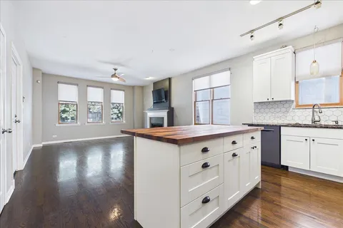 $689,000 | 4315 North Richmond Street, Unit 1N, Chicago, IL 60618