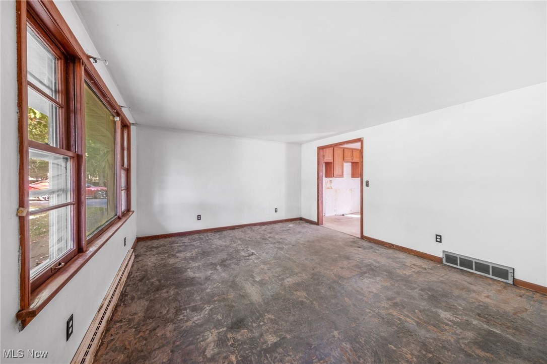10575 Burbank Road Burbank, OH 44214 - Photo 10 of 28 Living room