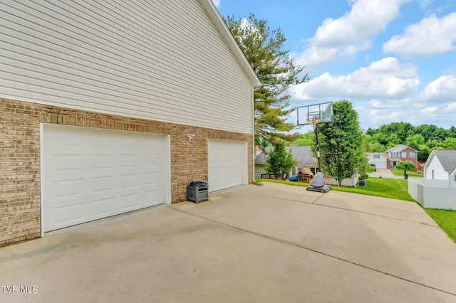 $308,000 | 118 Violet Lane, Bluff City, TN 37618