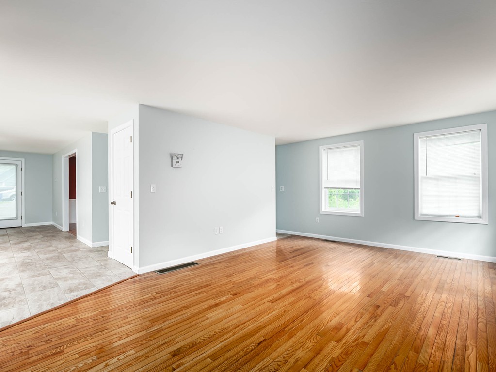 47 Bush Hill Road Hudson, NH 03051 - Photo 6 of 28