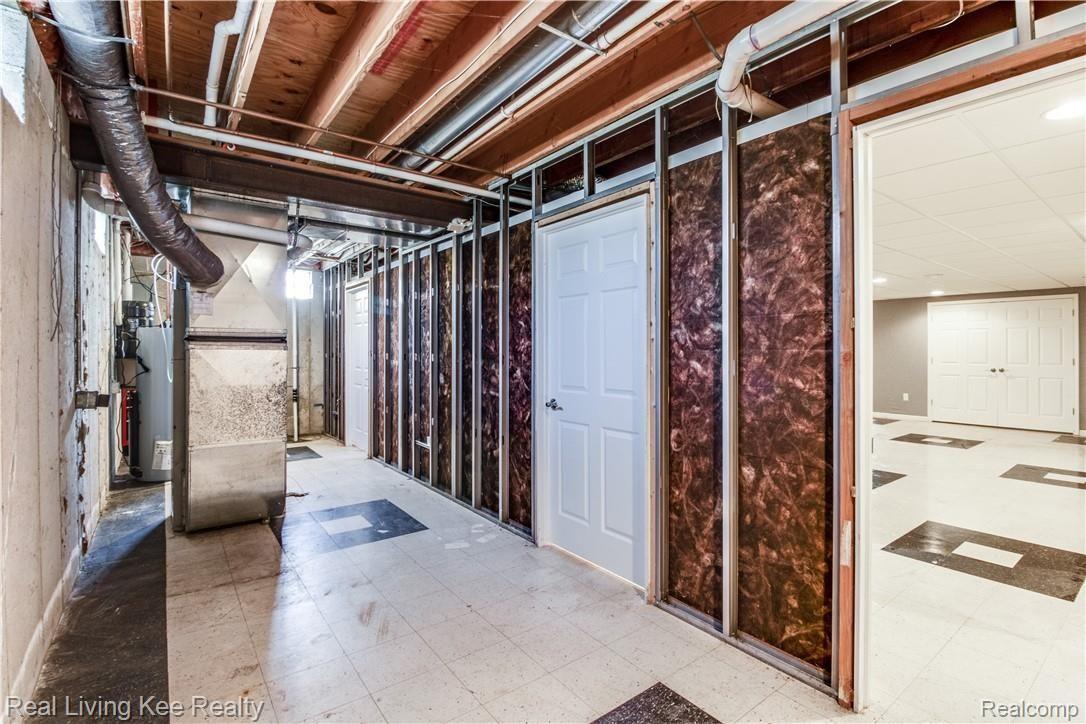 1582 West Auburn Road Rochester, MI 48309 - Photo 69 of 73 Interior 37.jpg