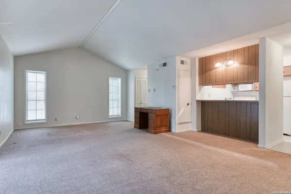 $109,000 | 215 West Mistletoe Avenue, Unit E, San Antonio, TX 78212